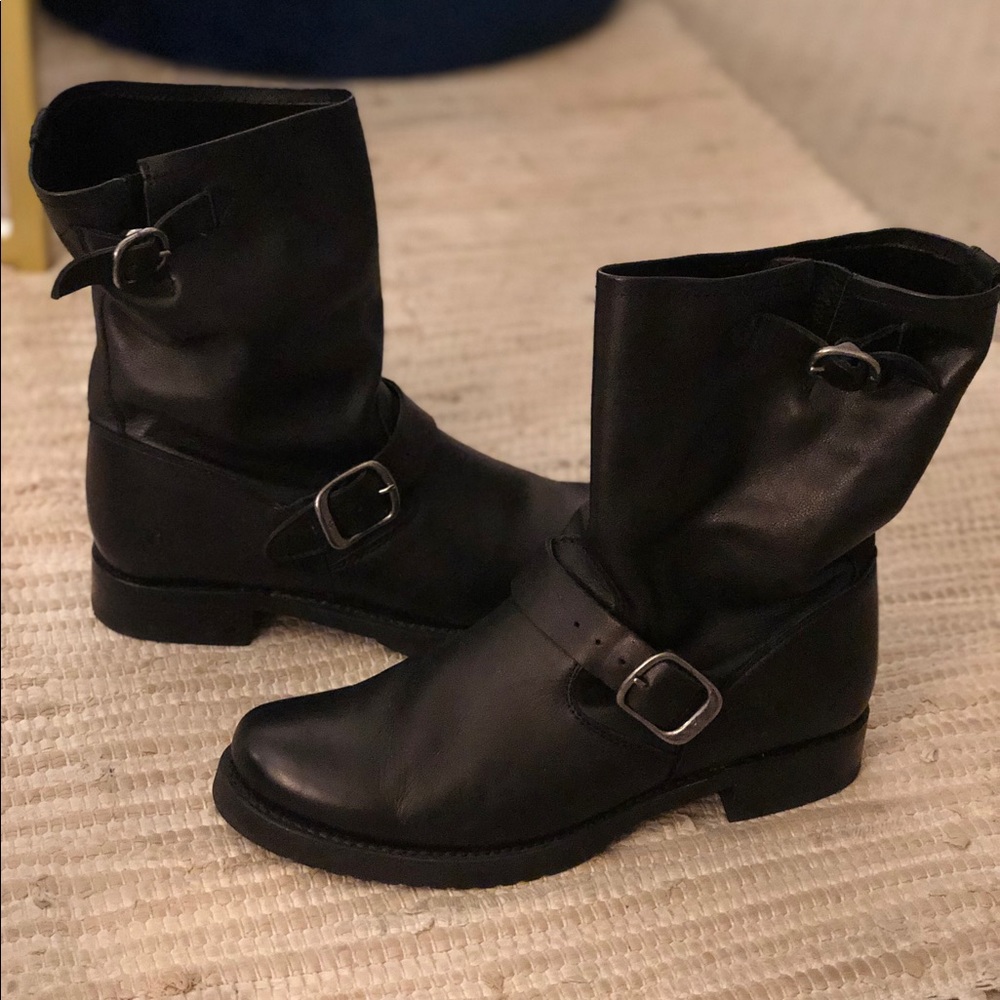 Frye Veronica Short